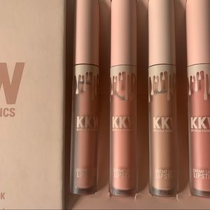 Kylie Cosmetics Makeup - KYLIE COSMETICS MAKEUP KIT Kylie Cosmetics Makeup - KYLIE COSMETICS MAKEUP KIT